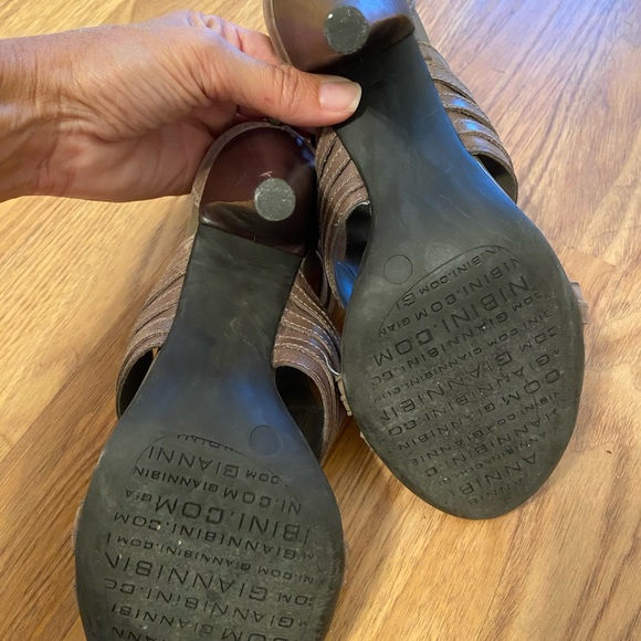 Gianni Bini Heels. Taupe color - Picture 7 of 8